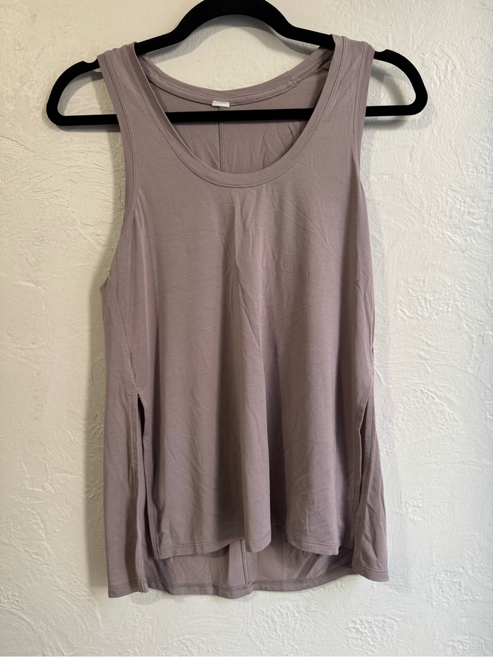 Lululemon Tank Top Side Slit Opening in Light Purple Size Small